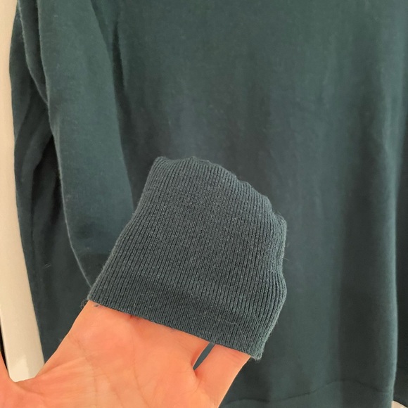 Massimo Dutti wool/silk oversized turtleneck sweater in emerald green - Picture 4 of 8